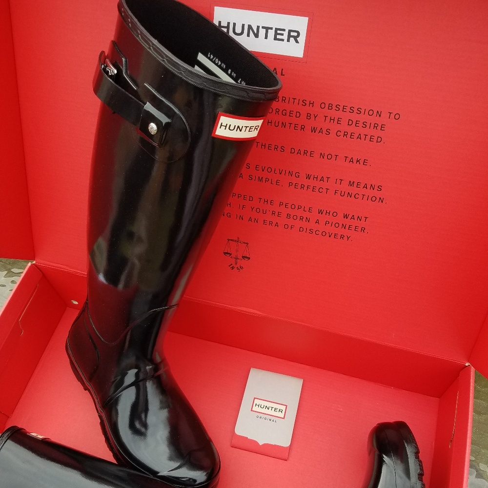 Brand NEW in BOX Hunter Boots Black gloss size 9